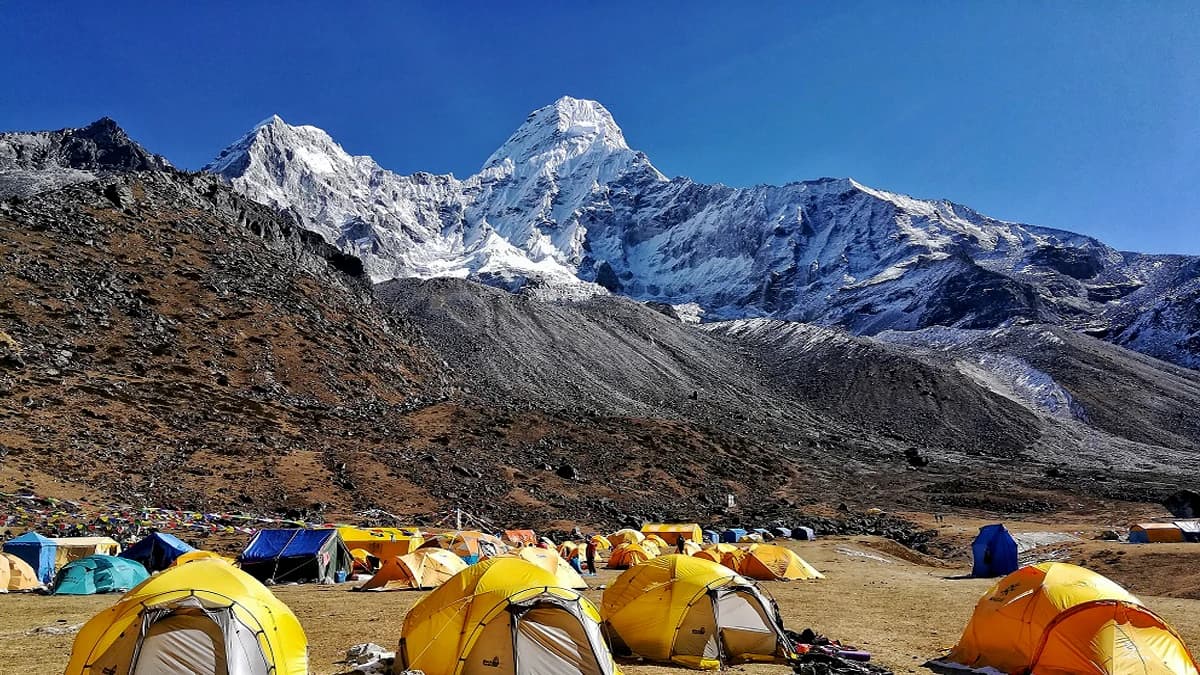 Ama Dablam Climbing - 30 Days