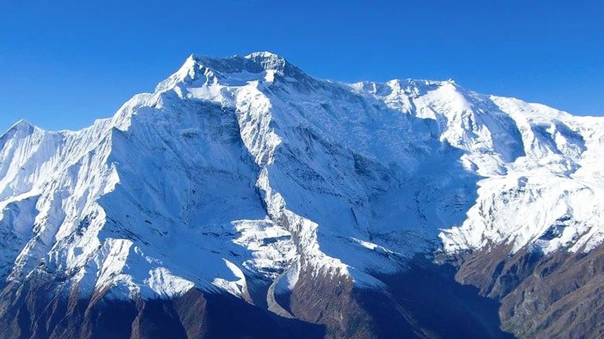 Pisang Peak Climbing