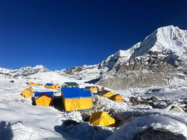Baruntse Peak Climbing